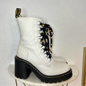 DR MARTENS CHESNEY LEATHER FLARED HEEL LACE UP WHITE BOOTS Size 7 Heart Laces